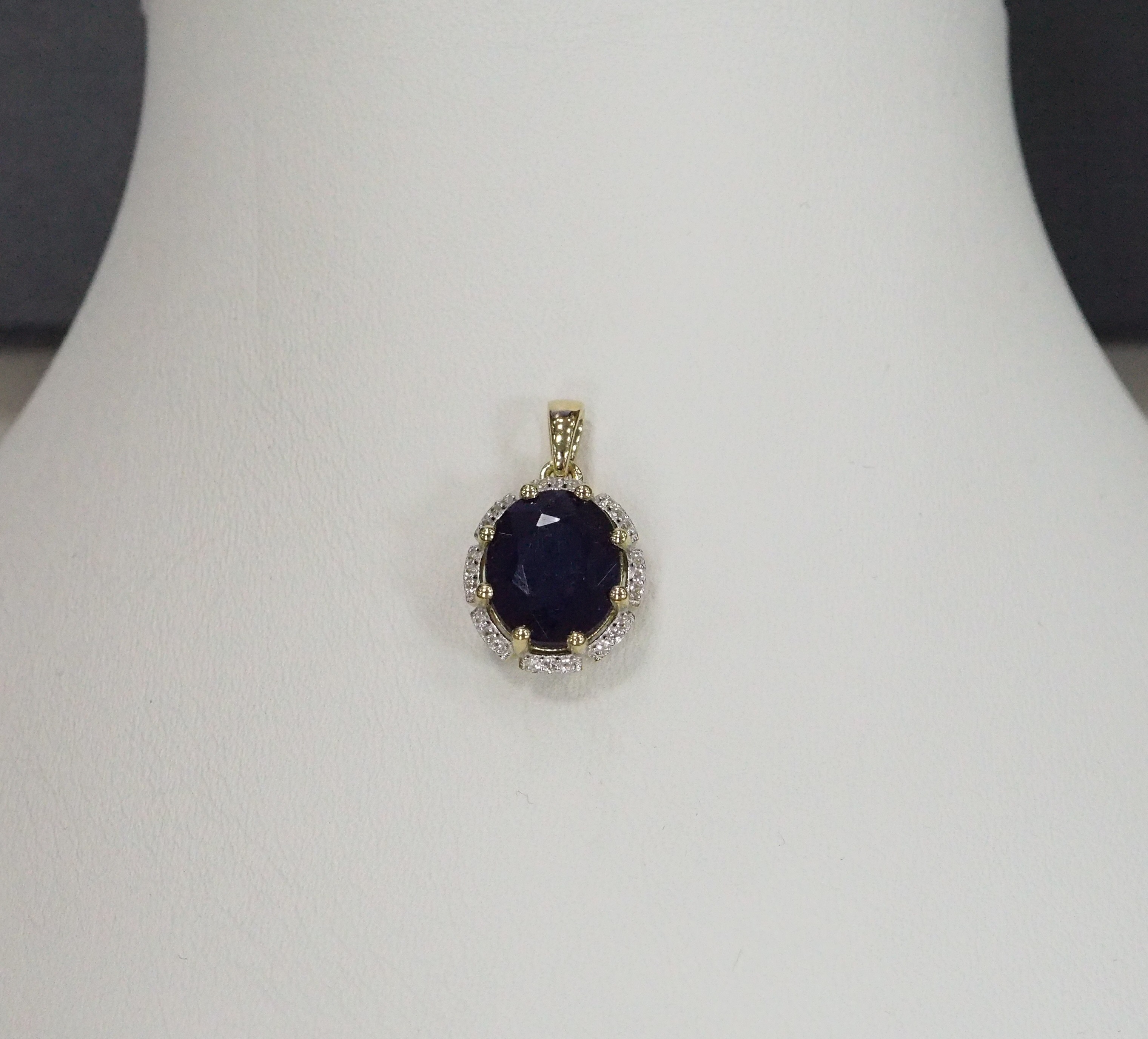 Серебряная подвеска с сапфиром